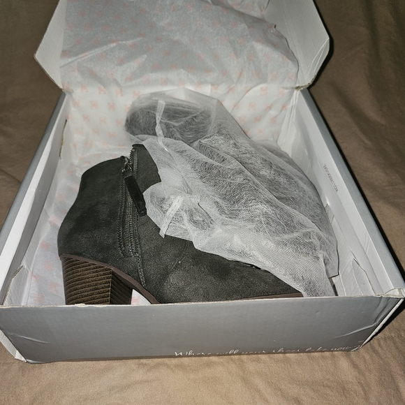 Journee collection womens high heel faux suede ankle boots - Picture 3 of 6